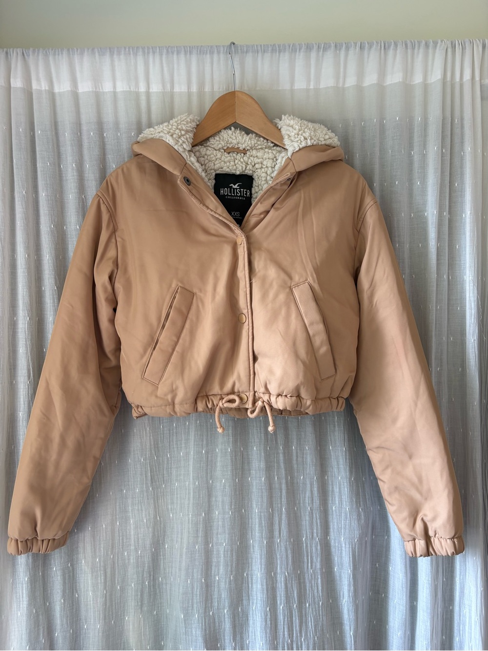 Hollister Cropped Sherpa-Lined Puffer Jacket in Tan